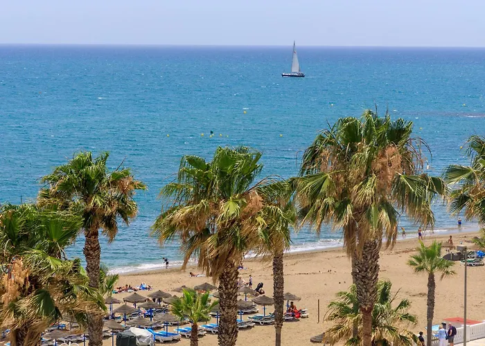 First Line Apartment Sea Views With Pool And Free Parking