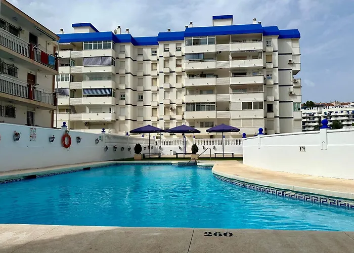 First Line Apartment Sea Views With Pool And Free Parking