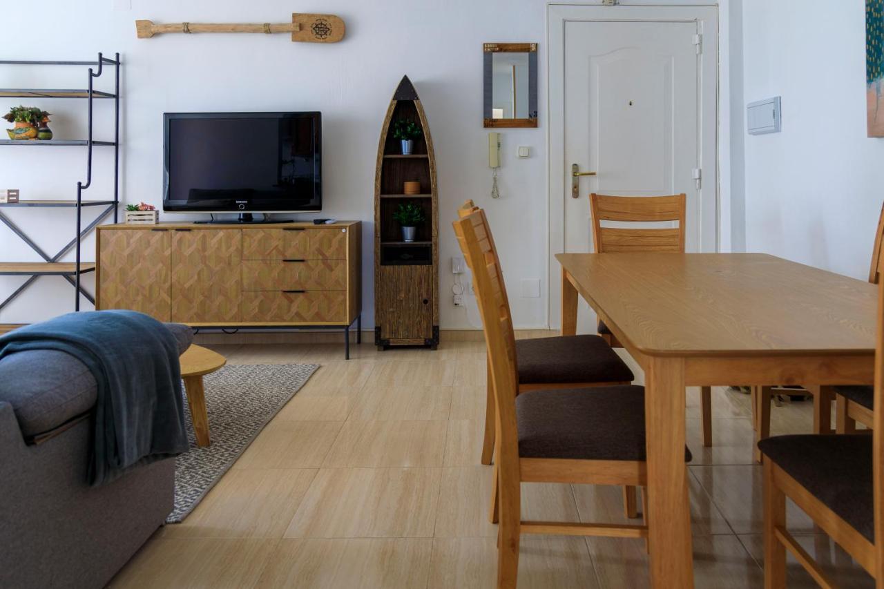 Apartment First Line Sea Views With Pool And Free Parking