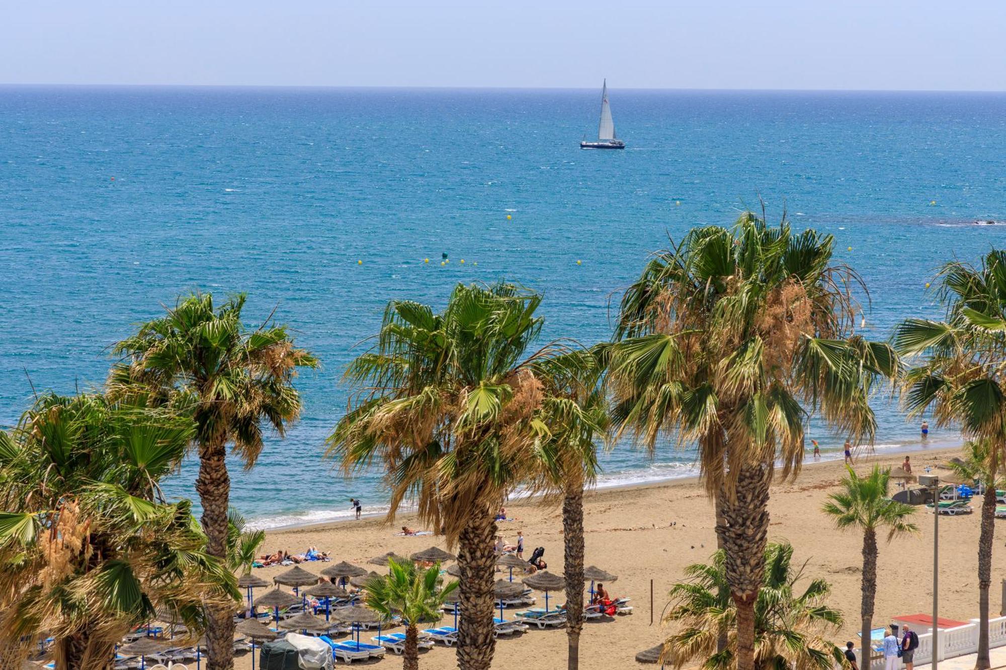 Apartment First Line Sea Views With Pool And Free Parking Benalmadena